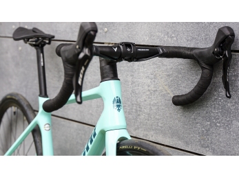 Bianchi Infinito 105 Di2 12s Velomann alloy - Celeste glossy/black decals 2026